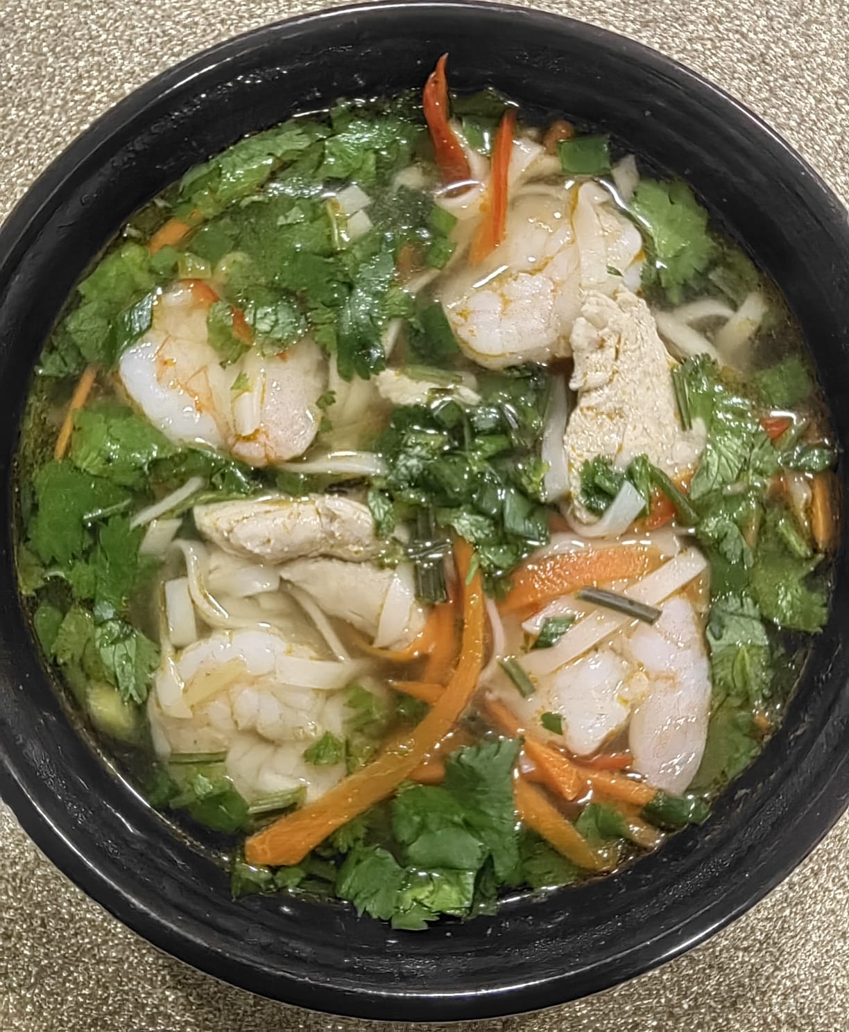 суп с лапшой, курицей,овощами и креветками 400г-600р.jpeg